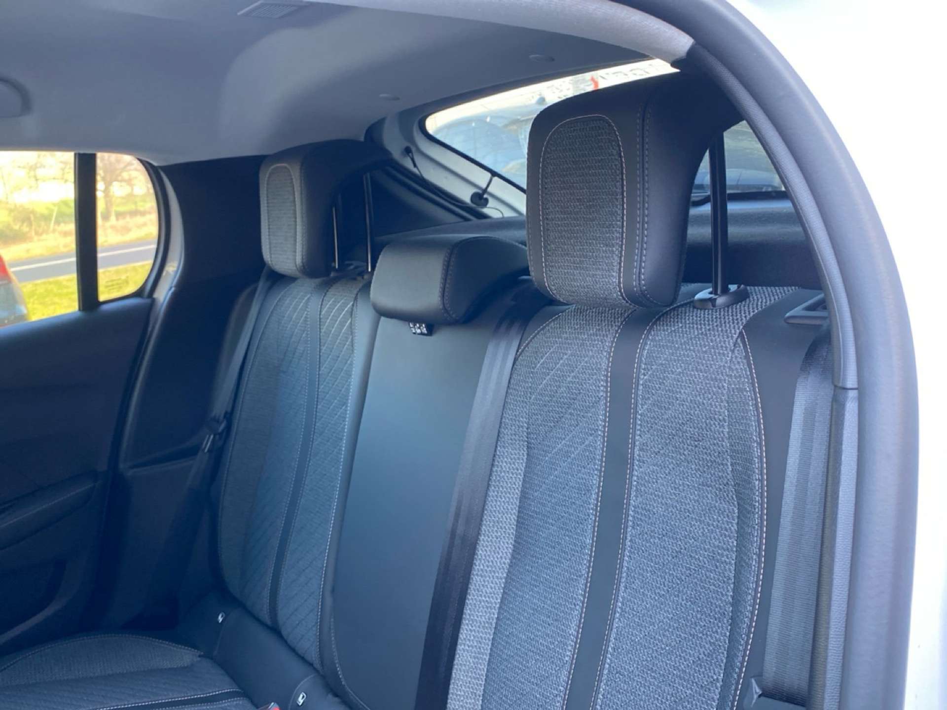 Peugeot 208  5P – ALLURE Hybrid 100 E-DCS6