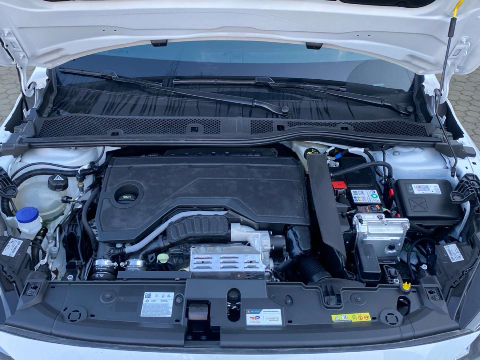 Peugeot 208  5P – ALLURE Hybrid 100 E-DCS6