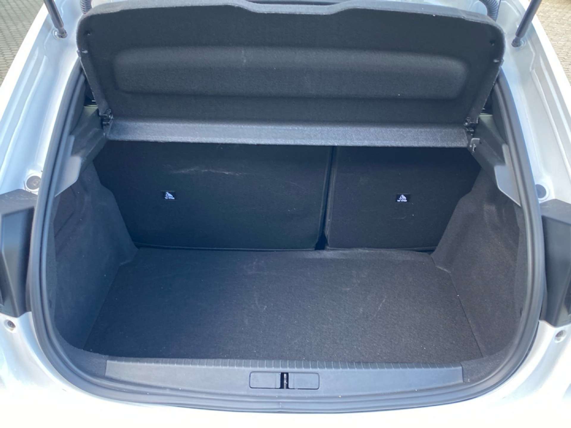 Peugeot 208  5P – ALLURE Hybrid 100 E-DCS6