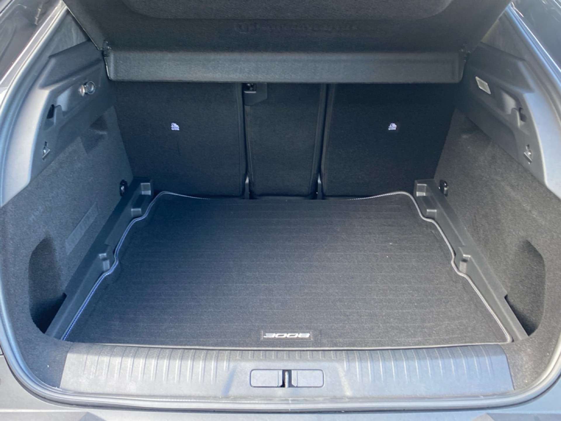 Peugeot 3008  Nuovo ALLURE – Hybrid 136 E-DCS6