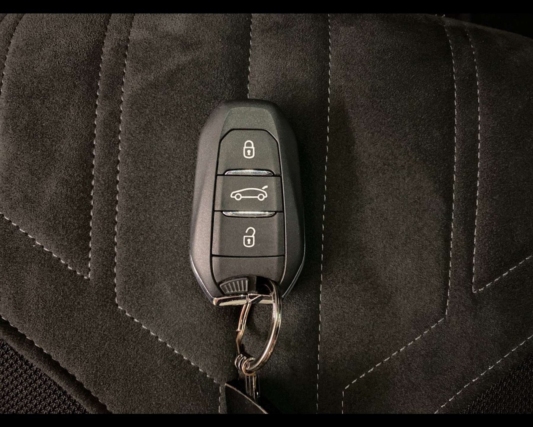 Peugeot 408  Nuova – Hybrid 225 e-EAT8 GT