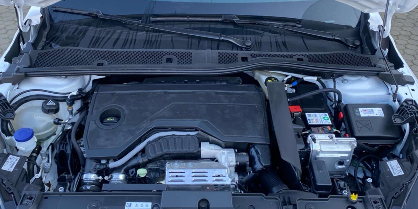 Peugeot 208  5P - ALLURE Hybrid 100 E-DCS6